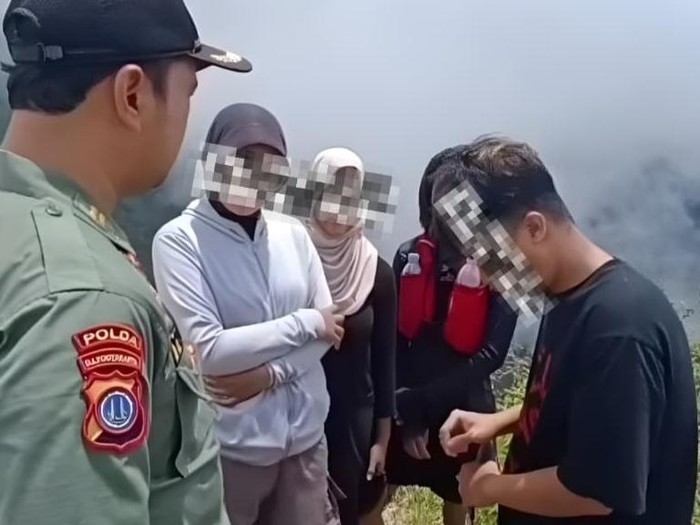 4 Orang Terciduk Trekking di Bukit Kukusan Merapi, Balai TNGM: Berbahaya!