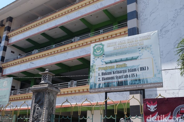 Ponpes Al Khoziny, Buduran, Sidoarjo kembali dibuka usai musibah ambruknya bangunan musala. Ponpes Al Khoziny, Buduran, Sidoarjo kembali dibuka usai musibah ambruknya bangunan musala.