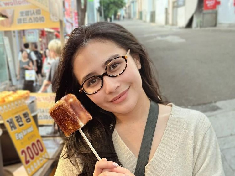 Prilly Latuconsina Bagikan Momen Ultah dan Kulineran di Luar Negeri