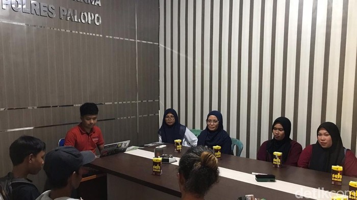 Proses mediasi kasus pengeroyokan siswa SMP di Polres Palopo. Proses mediasi kasus pengeroyokan siswa SMP di Polres Palopo.