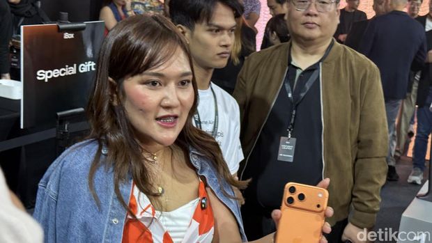 Ratna Ayu Kharisma Ratna Ayu Kharisma, Pembeli iPhone 17 di iBox