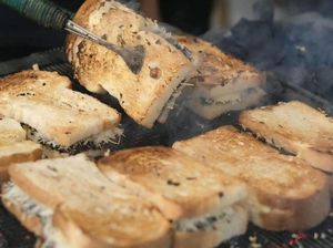 7 Roti Bakar Enak dan Populer di Jakarta, Cocok Jadi Tempat Nongkrong!
