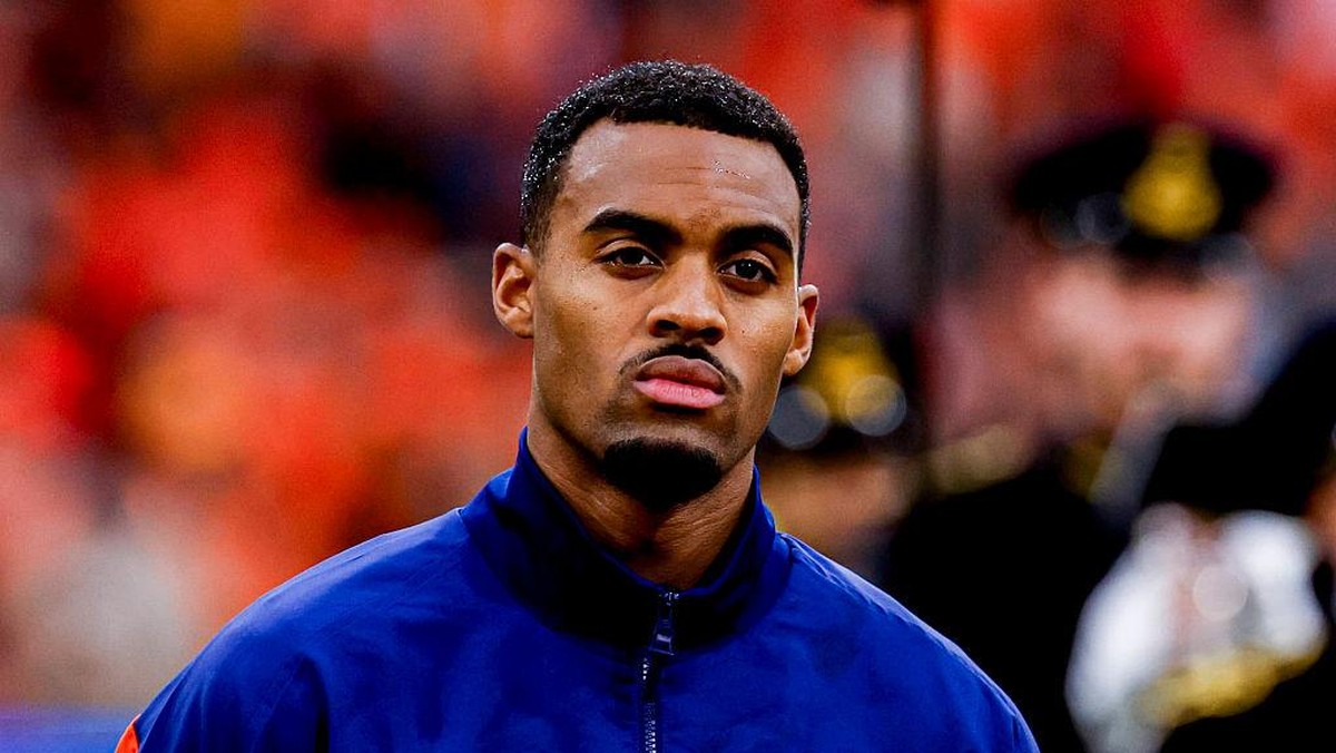 Ryan Gravenberch dipastikan fit main lawan Manchester United (DeFodi Images via Getty Images/DeFodi Images)