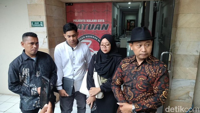 Sahara usai dimintai keterangan di Polresta Malang Kota.