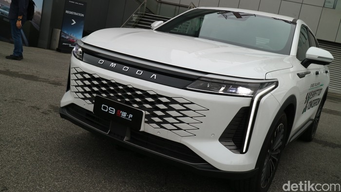 Satu lagi SUV premium dari China bakal menggoda orang kaya di Indonesia. Adalah Omoda O9 yang siap memanaskan pasar otomotif di Tanah Air. Satu lagi SUV premium dari China bakal menggoda orang kaya di Indonesia. Adalah Omoda O9 yang siap memanaskan pasar otomotif di Tanah Air.