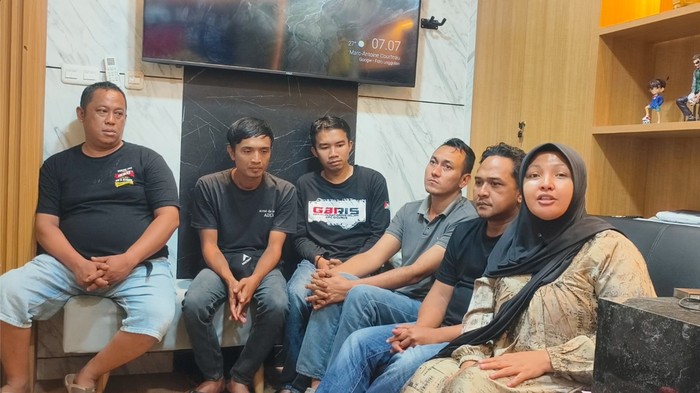 Seorang wanita berhasil kabur dari penyekapan para pelaku pemerasan modus jual beli mobil metode COD. Dessi kabur dari kontrakan lokasi penyekapan di Tangsel. (dok istimewa)