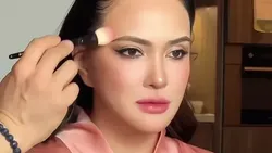 Totalitas! Shandy Aulia Pakai MUA Profesional Demi Foto Paspor-Visa Baru