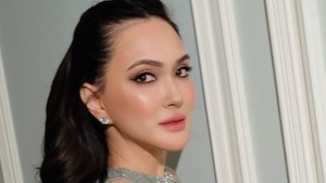 Hasil fotonya glamor, elegan, dan jauh dari kesan ‘foto dokumen biasa’. Foto: Instagram Shandy Aulia