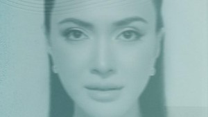 Shandy Aulia tampil stunning dalam foto paspor barunya yang bikin warganet iri berat. Foto: Instagram Shandy Aulia