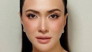 “Perpanjang passport terproper untuk 10 tahun ke depan,” tulis Shandy Aulia bangga. Foto: Instagram Shandy Aulia