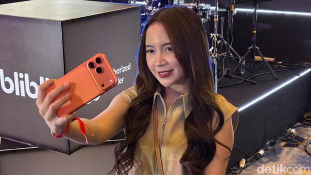 Shitta Nabilla, Pembeli Pertama iPhone 17 di Blibli Midnight Launch