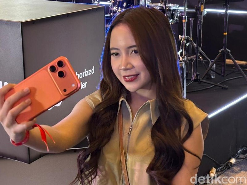 Shitta Nabilla, Pembeli Pertama iPhone 17 di Blibli Midnight Launch