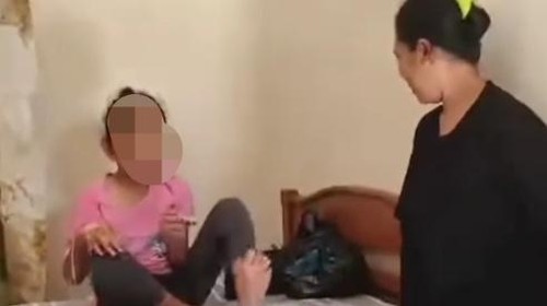 Siswa yang dirawat di Faskes Pringgabaya, Lombok Timur, NTB karena diduga keracunan MBG, Jumat (17/10/2025). (Dok Takdir/wali murid)