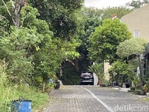 Lengangnya Jalan Depan Rumah Ari Usai Blokade Dibongkar Satpol PP