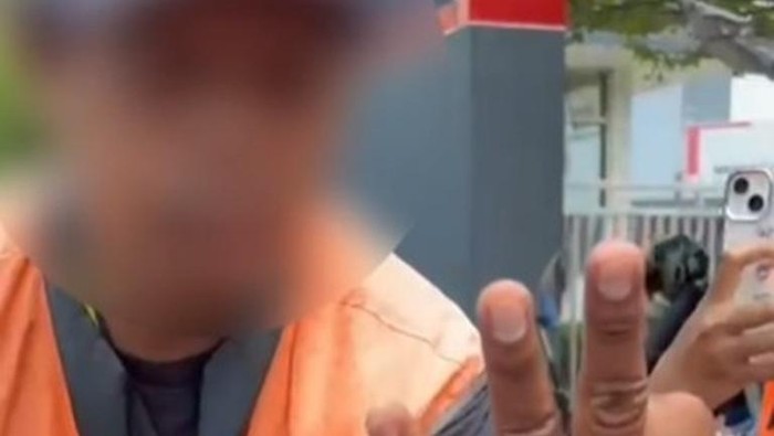 Tangkapan layar video seorang jukir di Kota Makassar mengaku mendapat Rp 300 ribu per hari, tetapi hanya menyetor Rp 35 ribu ke Pemkot.
