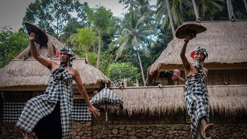 Tari canglongleng asal Desa Adat Dukuh Penaban, Karangasem yang ditetapkan sebagai WBTB Nasional.