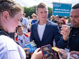 Video: Toni Kroos Dianugerahi Order of Merit di Santiago Bernabeu