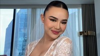 Amanda Manopo menjelaskan mengapa tak mau menikah. Sebelum ada pernikahan ini aku bilang ke Kenny lebih baik aku sendiri, karena aku merasa kebahagiaan itu aku gak bisa dapetin, ujarnya dilihat di YouTube Comic 8 Revolution, Sabtu (18/10/2025). (Foto: dok Instagram amandamanopo)