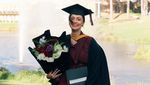 Slow but Sure, Amanda Rawless Semringah Wisuda di Macquarie University Sydney