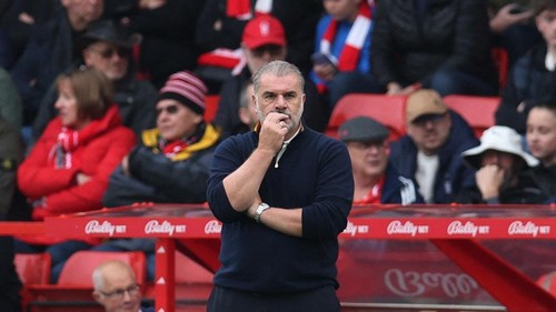 Soccer Football - Premier League - Nottingham Forest v Chelsea - The City Ground, Nottingham, Britain - October 18, 2025 Nottingham Forest manager Ange Postecoglou looks dejected REUTERS/Chris Radburn EDITORIAL USE ONLY. NO USE WITH UNAUTHORIZED AUDIO, VIDEO, DATA, FIXTURE LISTS, CLUB/LEAGUE LOGOS OR LIVE SERVICES. ONLINE IN-MATCH USE LIMITED TO 120 IMAGES, NO VIDEO EMULATION. NO USE IN BETTING, GAMES OR SINGLE CLUB/LEAGUE/PLAYER PUBLICATIONS. PLEASE CONTACT YOUR ACCOUNT REPRESENTATIVE FOR FURTHER DETAILS..