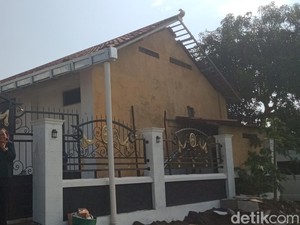 Atap Rumah Ortu Bupati Klaten Ikut Terbang Disapu Lesus