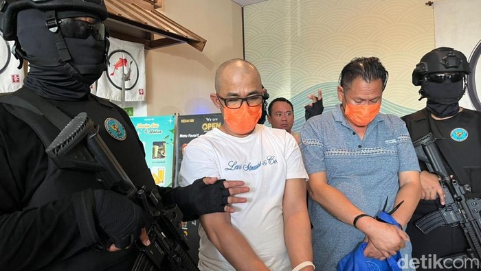 BNN menggerebek pabrik sabu di sebuah apartemen di Cisauk, Tangerang.