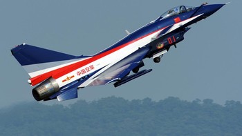 Chengdu J-10 Vigorous Dragon ini adalah jet tempur multiperan, bermesin tunggal, dan berbobot sedang yang menggunakan sayap delta dengan kecepatan maksimum Mach 1,8. Foto: Wikipedia