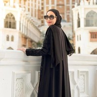 Erin Taulany belakangan menjadi bahan perbincangan setelah membantah tuduhan suami bahwa dia menjalani gaya hidup hedon. Lewat unggahan Instagram, ibu tiga anak ini tidak terima disebut demikian. Foto: Instagram/@erintaulany