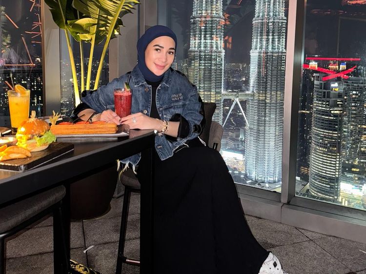 7 Gaya Simple Erin Istri Andre Taulany yang Bantah Hidup Hedon