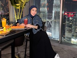 7 Gaya Simple Erin Istri Andre Taulany yang Bantah Hidup Hedon