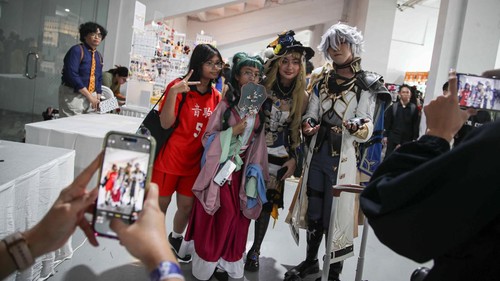 Penggemar anime dan game memadati GBK dalam Cosplay Expo 2025 akhir pekan ini. Festival budaya pop Jepang ini tampil meriah dengan parade kostum, bazar, dan pertunjukan musik.