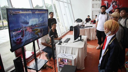 Penggemar anime dan game memadati GBK dalam Cosplay Expo 2025 akhir pekan ini. Festival budaya pop Jepang ini tampil meriah dengan parade kostum, bazar, dan pertunjukan musik.