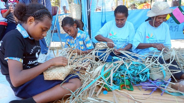 Festival Raja Ampat Hidupkan Pantai WTC dengan Budaya Papua