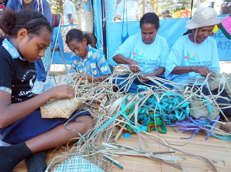 Festival Raja Ampat Hidupkan Pantai WTC dengan Budaya Papua