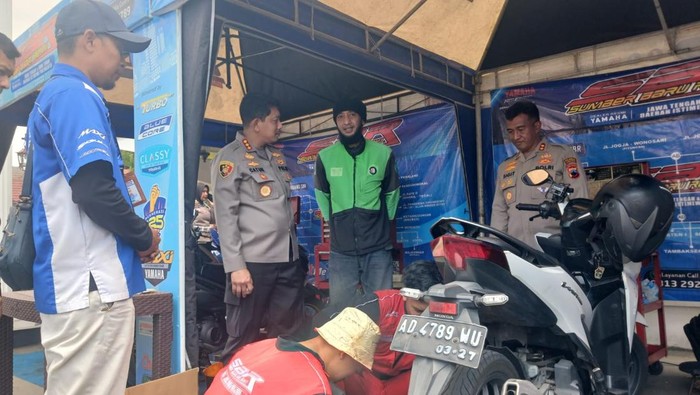 Gelar Polisi Menyapa, Polresta Solo Sediakan Servis Motor Gratis bagi Ojol