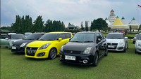 Gelaran Jambore Suzuki Club kali ini menjadi edisi ketiga setelah sukses diselenggarakan pada tahun 2019 dan 2022. Antusiasme peserta tercatat semakin tinggi dengan jumlah partisipasi lebih dari 2.200 anggota komunitas. Kehadiran pelanggan pun menjadi hal menarik melalui beragam model kendaraan Suzuki yang dibawa, mulai dari keluaran terbaru hingga unit legendaris produksi tahun 1977. Foto: dok. Suzuki Indomobil Sales
