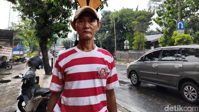 Kakek Subari Pelihara Ular di Jaktim