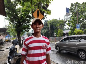 Cara Kakek Subari Rawat Ular Sanca Selama 13 Tahun, Dinamai Petir
