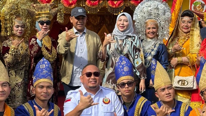 Ketua MPR RI Ahmad Muzani bersama Ketua Umum IKM Andre Rosiade dalam kegiatan Marandang Dunia di Tokyo, Jepang.