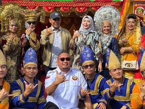 Ketua MPR Ahmad Muzani Ikut Masak Rendang 200 Kg Bersama IKM di Tokyo