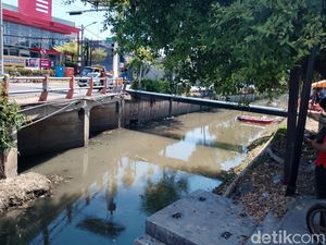 Kondisi Terkini Semburan Air Campur Gas di Sungai Rungkut Surabaya