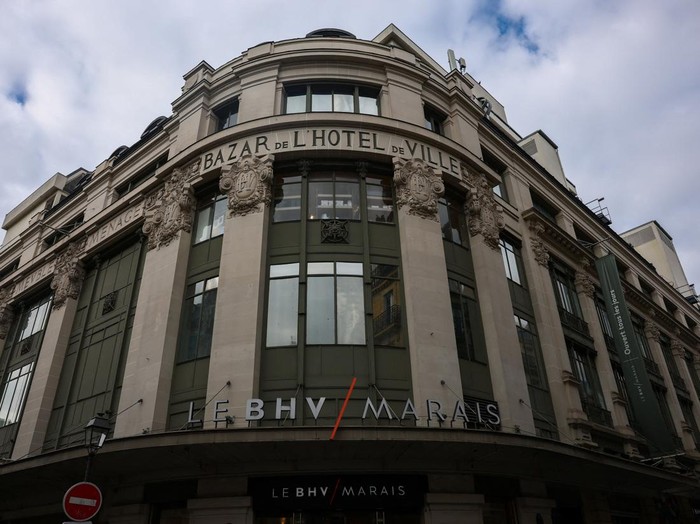 Bazar de lHotel de Ville, department store Le BHV Marais, di Paris, Prancis.