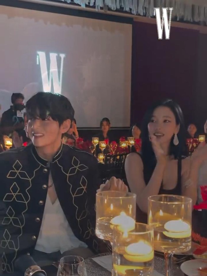 Salah satu unggahan Instagram W Korea soal acara Love Your W yang menampilkan V BTS dan Karina aespa.