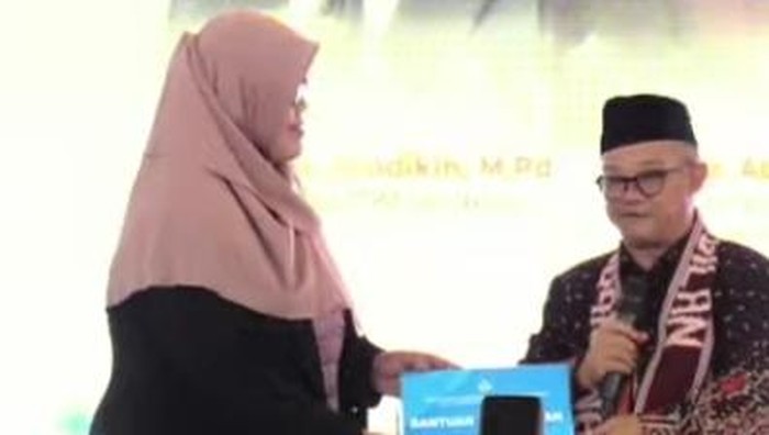 Menteri Pendidikan Dasar dan Menengah (Mendikdasmen) Prof. Dr. Abdul Mu’ti, M.Ed saat kunjungan ke Lamongan
