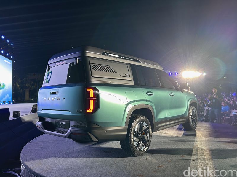 Mobil Konsep Chery dengan kode TT1P. Chery International User Summit di Wuhu, China, menjadi saksi kelahiran mobil yang sangat unik dan mungkin pertama kalinya di dunia. Mobil bisa bertransformasi jadi mobil 7 seater, 5 seater, pick up, camping car atau jadi convertible SUV (mobil SUV beratap terbuka). Mobil 5 in 1 ini namanya!