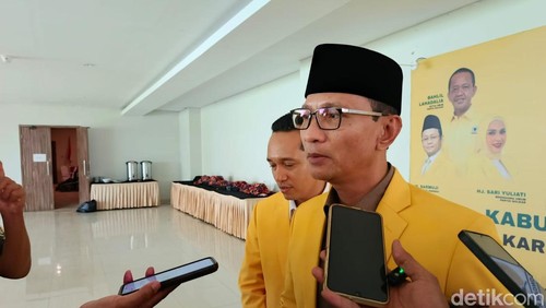 Ketua DPD I Partai Golkar NTB Mohan Roliskana di Raja Hotel, Kuta Mandalika, Sabtu (18/10/2025). Foto: (Edi Suryansyah/detikBali)