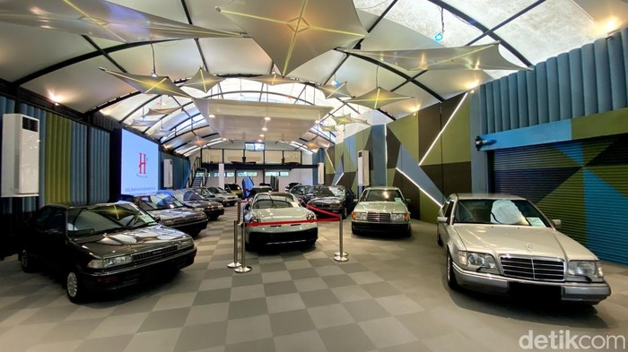 Nostalgic Cars, Konsep Unik Hotel di Bandung Pamerkan Puluhan Mobil Klasik