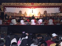 Pagelaran Wayang Kulit Bertema Persatuan Tutup Pringsewu Cultural Festival