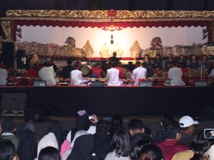 Pagelaran Wayang Kulit Bertema Persatuan Tutup Pringsewu Cultural Festival