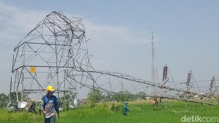 Tiang SUTT di Klaten Roboh Tersapu Lisus, PLN Pasang Tower Emergency